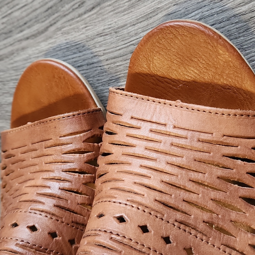 Remonte light brown perforated block heeled sandals, size 38 - Picture 7 of 12